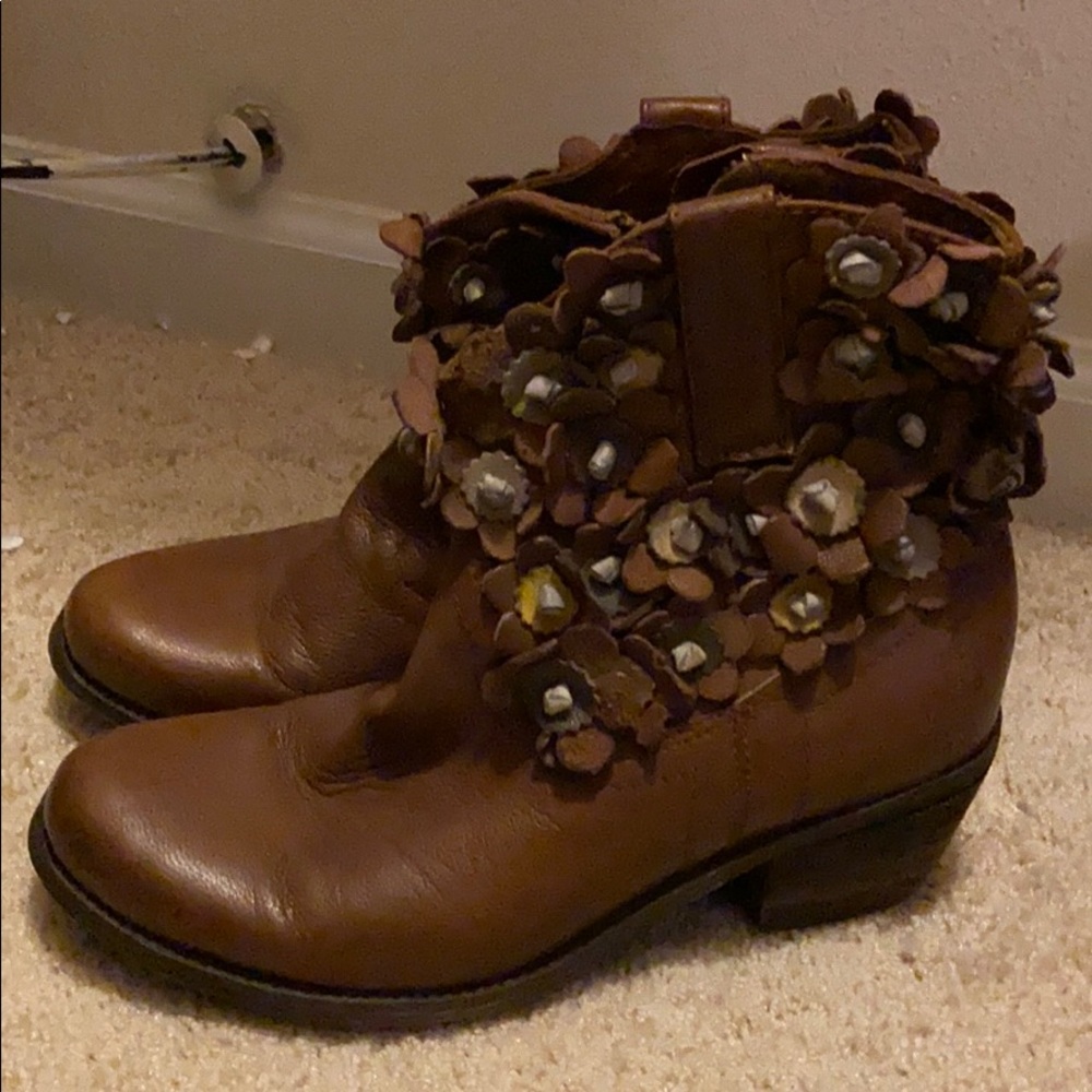 Sundance Floral Appliqué Booties